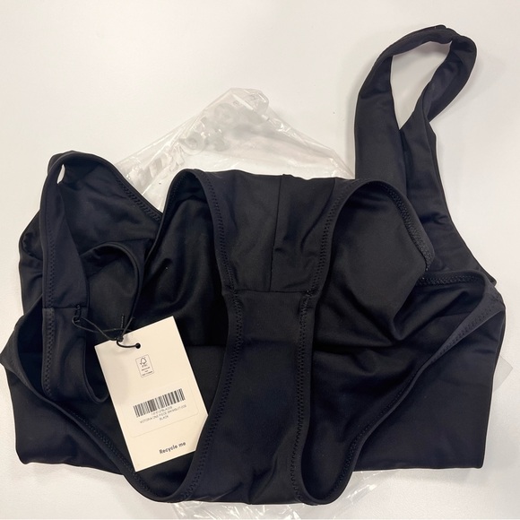 Reformation Victoria One piece swimsuit 
New with tags attached.  Size small - Picture 11 of 11